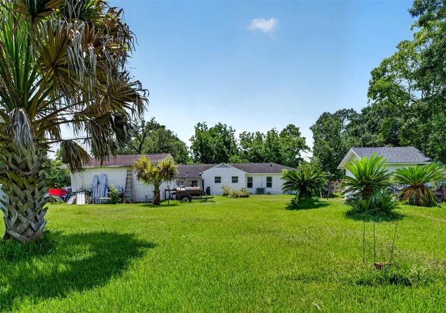 Photo 3 of Single family home for sale at 7351 Brace St, Houston, TX 77061 | MLS# 15430063 | Listing updated on 2026-09-22