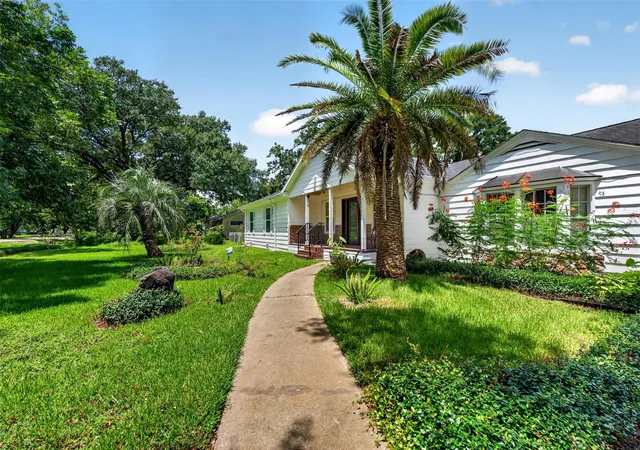 Photo 3 of Single family home for sale at 7351 Brace St, Houston, TX 77061 | MLS# 15430063 | Listing updated on 2026-09-22