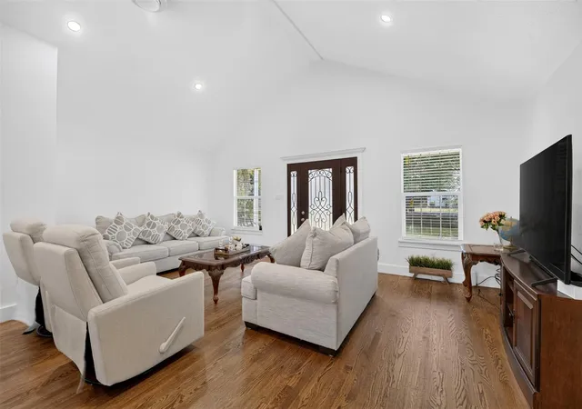 Photo 4 of Single family home for sale at 7351 Brace St, Houston, TX 77061 | MLS# 15430063 | Listing updated on 2026-09-22