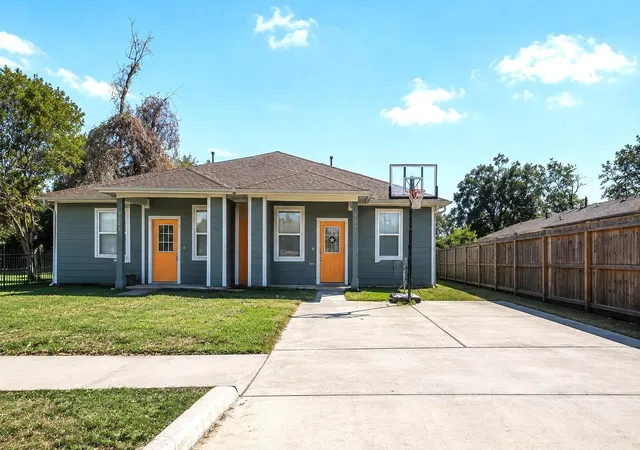 Photo 1 of Sale Pending at 1035 Junell St, Houston, TX 77088 | MLS# 36017410 | Listing updated on 2026-09-11
