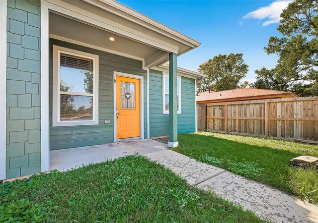 Photo 2 of Sale Pending at 1035 Junell St, Houston, TX 77088 | MLS# 36017410 | Listing updated on 2026-09-11