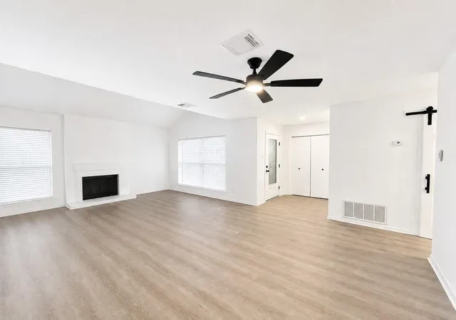 Photo 2 of Townhouse for sale at 16508 Space Center Blvd, Houston, TX 77058 | MLS# 58134241 | Listing updated on 2026-09-13