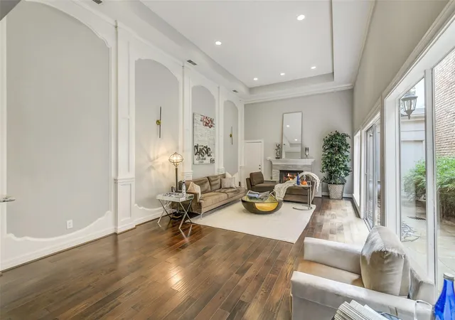 Photo 2 of Townhouse for sale at 9454 Briar Forest Dr, Houston, TX 77063 | MLS# 37269687 | Listing updated on 2026-09-13