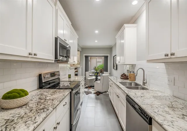 Photo 4 of Townhouse for sale at 9454 Briar Forest Dr, Houston, TX 77063 | MLS# 37269687 | Listing updated on 2026-09-13