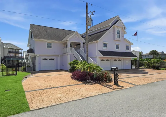 Photo 3 of Single family home for sale at 208 Coconut St, Tiki Island, TX 77554 | MLS# 12707624 | Listing updated on 2026-09-16