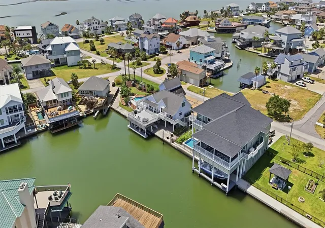 Photo 40 of Single family home for sale at 208 Coconut St, Tiki Island, TX 77554 | MLS# 12707624 | Listing updated on 2026-10-09