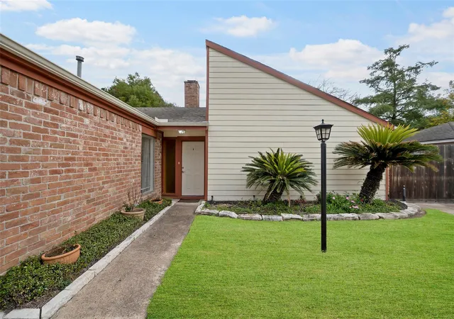 Photo 2 of Single family home for sale at 8126 Ivan Reid Dr, Houston, TX 77040 | MLS# 49288971 | Listing updated on 2026-04-02