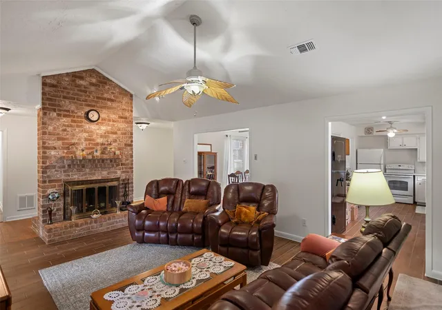 Photo 3 of Single family home for sale at 8126 Ivan Reid Dr, Houston, TX 77040 | MLS# 49288971 | Listing updated on 2026-04-02