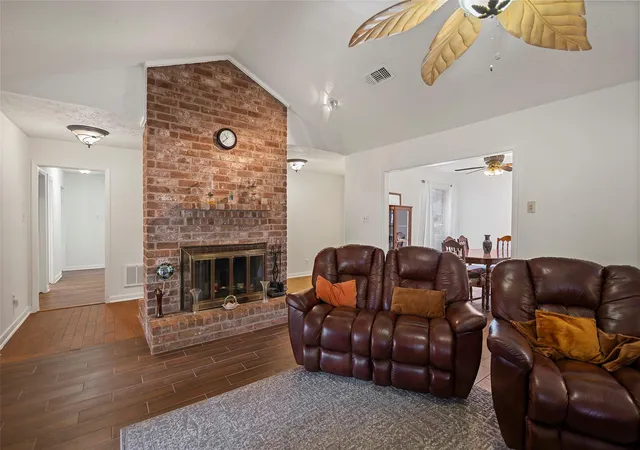 Photo 4 of Single family home for sale at 8126 Ivan Reid Dr, Houston, TX 77040 | MLS# 49288971 | Listing updated on 2026-04-02