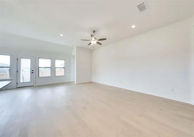 Photo 4 of Single family home for sale at 122 Mockingbird Trails Dr, Willis, TX 77318 | MLS# 56098302 | Listing updated on 2026-09-20