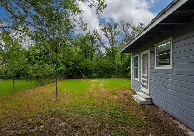 16th image of 565 25th St, Beaumont, TX 77706 | MLS# 95195968