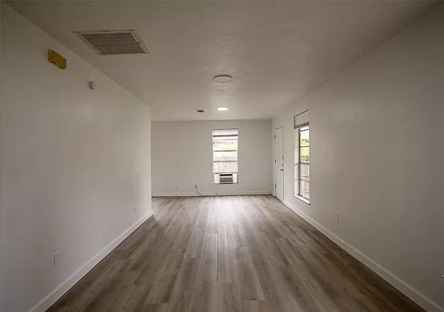 Photo 4 of Single family home for sale at 565 25th Street, Beaumont, TX 77706 | MLS# 95195968 | Listing updated on 2026-08-01