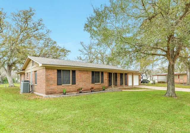 Homes for sale in Lake Jackson, TX | 112 Blossom St, Lake Jackson, TX 77566 | MLS# 3851001