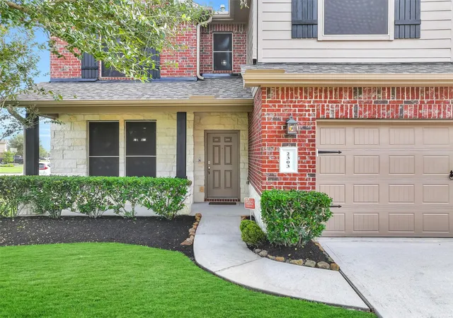 Photo 3 of Single family home for sale at 2303 Deer Trace Ct, Crosby, TX 77532 | MLS# 10284935 | Listing updated on 2026-09-02