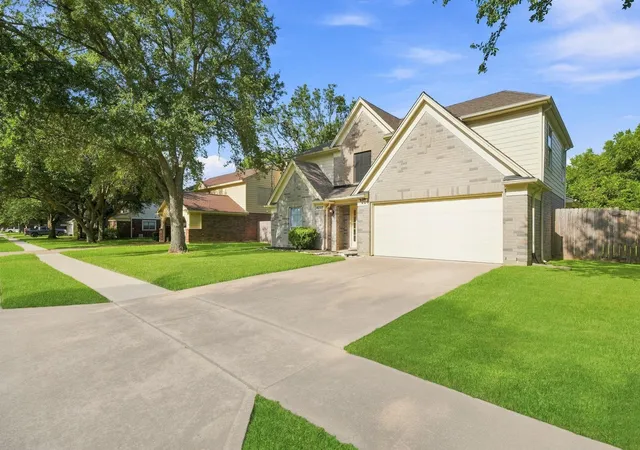 Photo 3 of Single family home for sale at 4007 Dogwood Dr, Pearland, TX 77584 | MLS# 59408274 | Listing updated on 2026-09-21