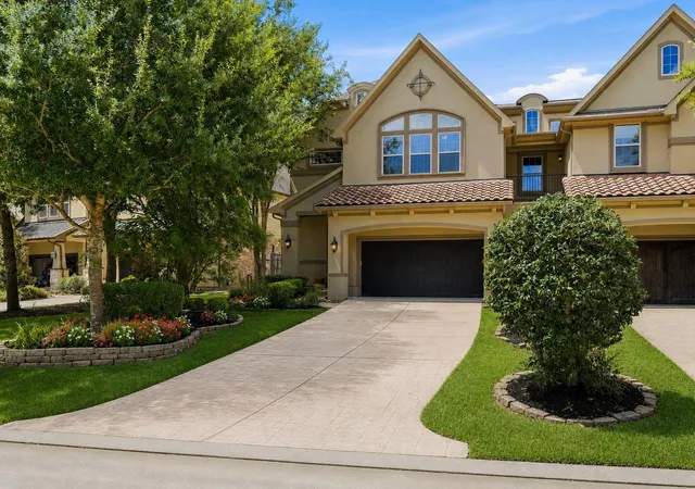 Homes for sale in The Woodlands, TX | 27 Herons Flight Pl, The Woodlands, TX 77389 | MLS# 88763852