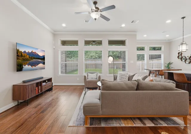 5th image of 27 Herons Flight Pl, The Woodlands, TX 77389 | MLS# 88763852