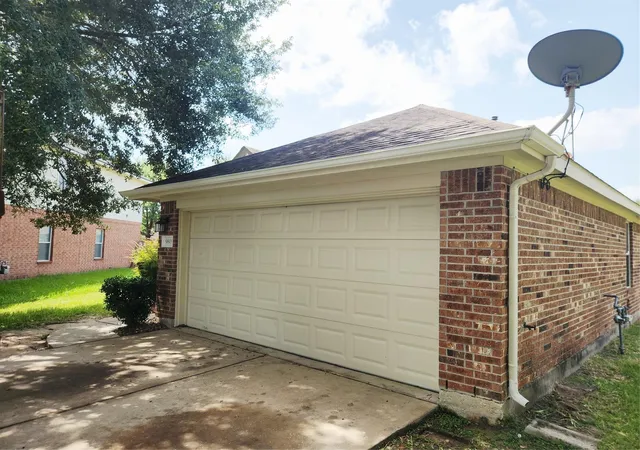 Photo 3 of Sale Pending at 9803 Wedgeford Ct, Houston, TX 77044 | MLS# 84690792 | Listing updated on 2026-09-16