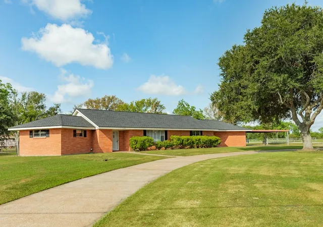Photo 1 of Single family home for sale at 2922 County Road 209, Danbury, TX 77534 | MLS# 44576262 | Listing updated on 2026-08-31