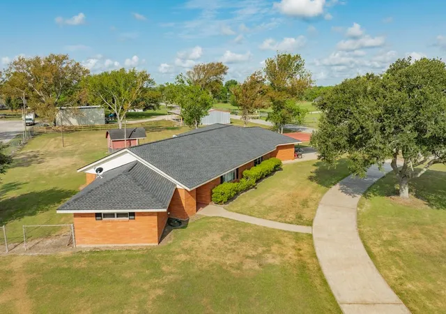 Photo 4 of Single family home for sale at 2922 County Road 209, Danbury, TX 77534 | MLS# 44576262 | Listing updated on 2026-08-31