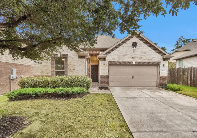 Photo 2 of Sale Pending at 1960 Elkington Cir, Conroe, TX 77304 | MLS# 58866025 | Listing updated on 2026-09-05