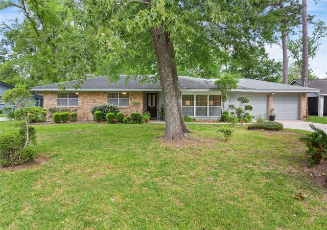 1st image of 1301 Plantation Dr, Dickinson, TX 77539 | MLS# 54907482