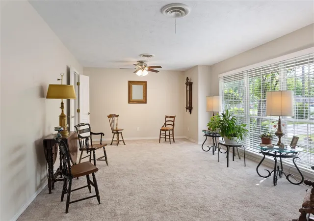 5th image of 1301 Plantation Dr, Dickinson, TX 77539 | MLS# 54907482
