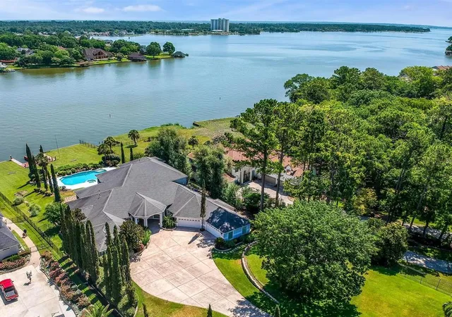 Photo 1 of Mansion for sale at 18724 Palm Beach Blvd Blvd, Montgomery, TX 77356 | MLS# 40138385 | Listing updated on 2026-08-24