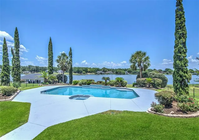 Photo 2 of Mansion for sale at 18724 Palm Beach Blvd Blvd, Montgomery, TX 77356 | MLS# 40138385 | Listing updated on 2026-08-24