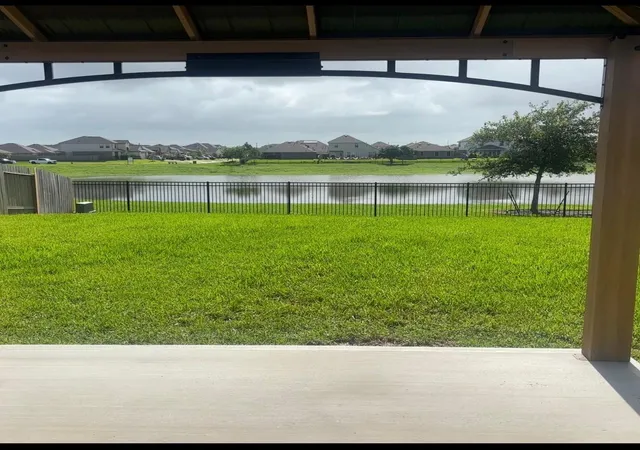 Homes for sale in La Marque, TX | 512 Maple Bend Ln, La Marque, TX 77568 | MLS# 37665689