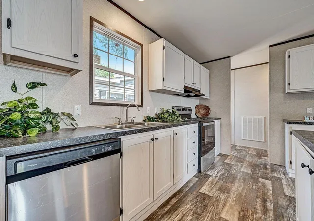 Photo 4 of Single family home for sale at 1021 Mustang Xing Dr, Waller, TX 77484 | MLS# 58579512 | Listing updated on 2026-08-04