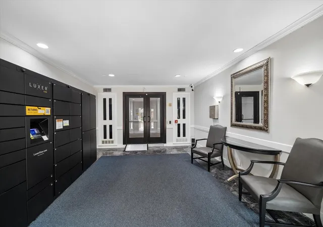 2nd image of 355 N Post Oak Ln, Houston, TX 77024