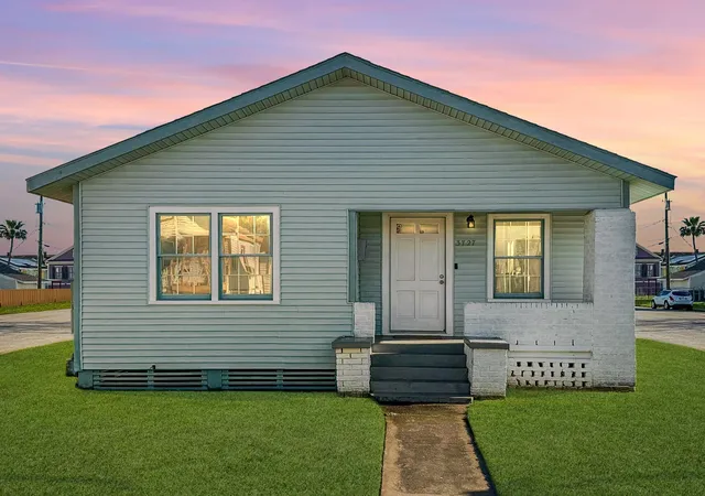 14th image of 3727 Avenue L, Galveston, TX 77550 | MLS# 22016051