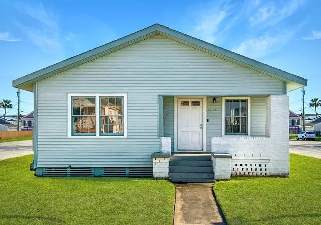 1st image of 3727 Avenue L, Galveston, TX 77550 | MLS# 22016051