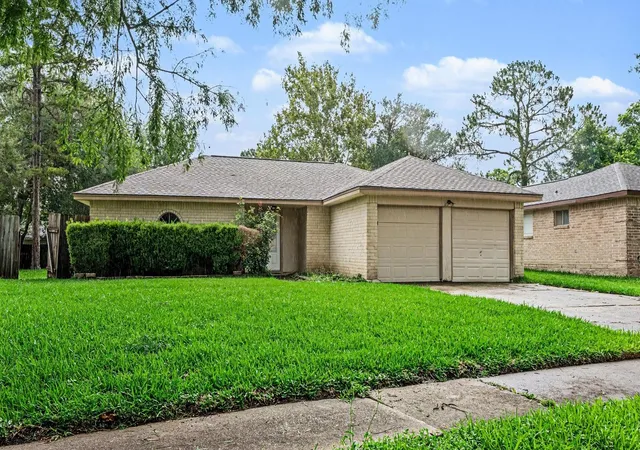 Homes for sale in Friendswood, TX | 16107 Barcelona Dr, Friendswood, TX 77546 | MLS# 17403191