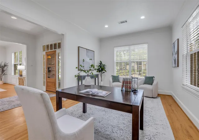 Photo 4 of Sale Pending at 5007 Beech St, Bellaire, TX 77401 | MLS# 43852994 | Listing updated on 2026-09-03