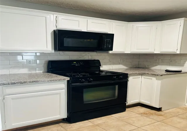 Photo 2 of Single family home for sale at 11514 Villa Hts Dr, Houston, TX 77066 | MLS# 65706843 | Listing updated on 2026-08-24