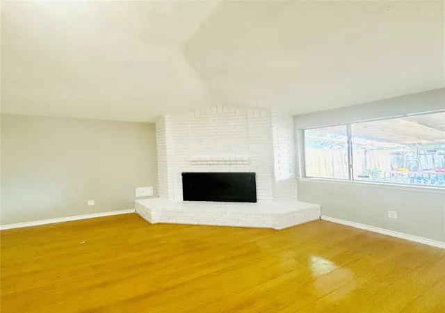Photo 3 of Single family home for sale at 11514 Villa Hts Dr, Houston, TX 77066 | MLS# 65706843 | Listing updated on 2026-08-24
