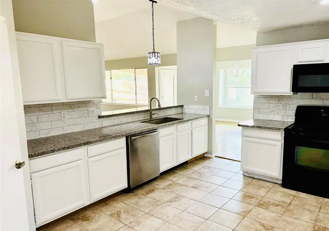 Photo 4 of Single family home for sale at 11514 Villa Hts Dr, Houston, TX 77066 | MLS# 65706843 | Listing updated on 2026-08-24