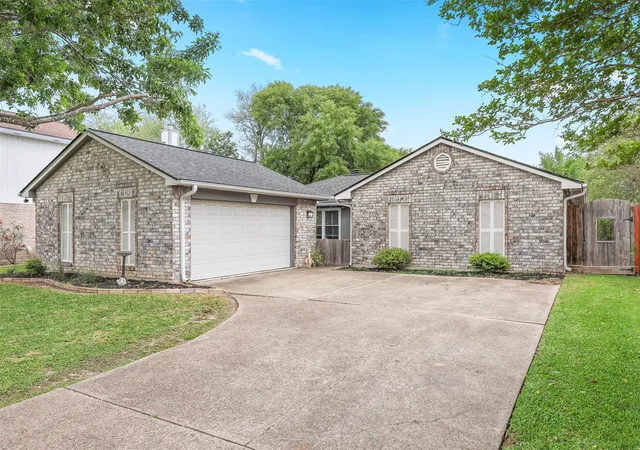 3rd image of 10915 Pecan Dr, La Porte, TX 77571 | MLS# 97195439