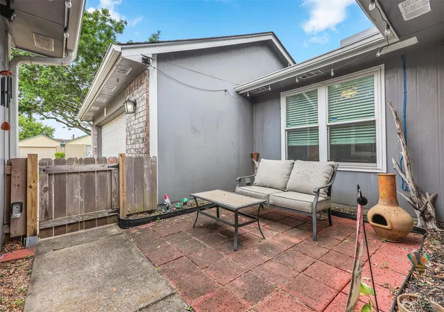 5th image of 10915 Pecan Dr, La Porte, TX 77571 | MLS# 97195439