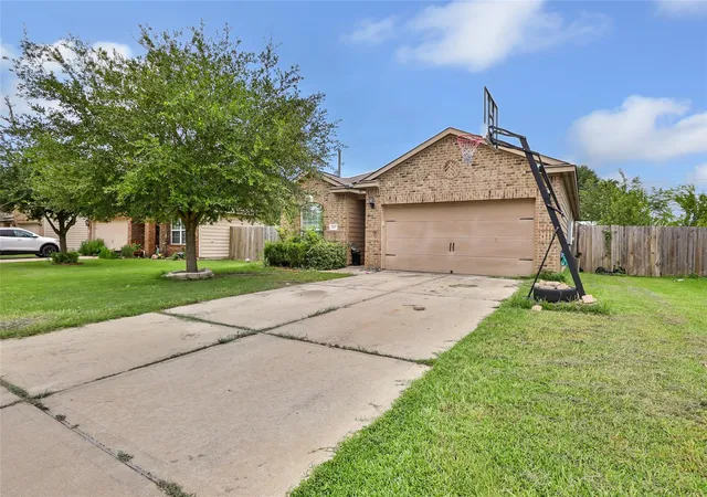2nd image of 2707 Tracy Ln, Highlands, TX 77562 | MLS# 30837840