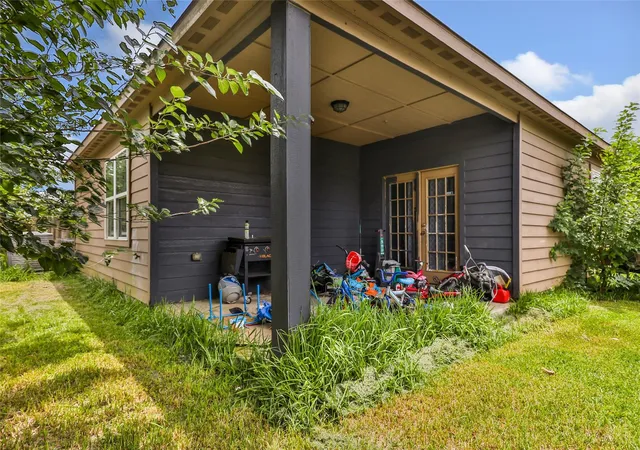 5th image of 2707 Tracy Ln, Highlands, TX 77562 | MLS# 30837840