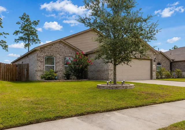 Photo 2 of Sale Pending at 20232 Torrey Pines Ln, Cleveland, TX 77327 | MLS# 11471451 | Listing updated on 2026-09-12