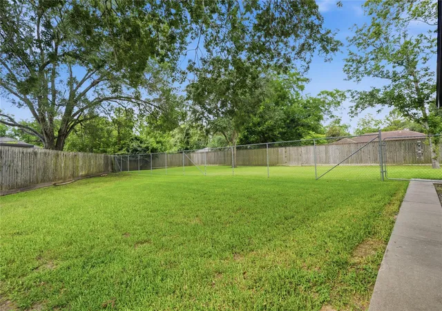 2nd image of 1400 Gardenia Cir, Rosenberg, TX 77471 | MLS# 60131170