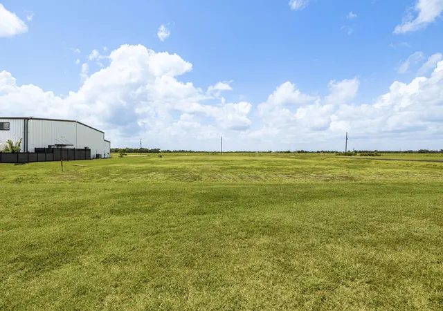 Homes for sale in Sealy, TX | 7915 Meteor Dr, Sealy, TX 77474 | MLS# 29137922