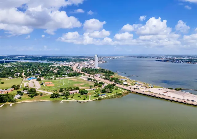 2nd image of 4821 Nasa Pkwy Pkwy, Seabrook, TX 77586