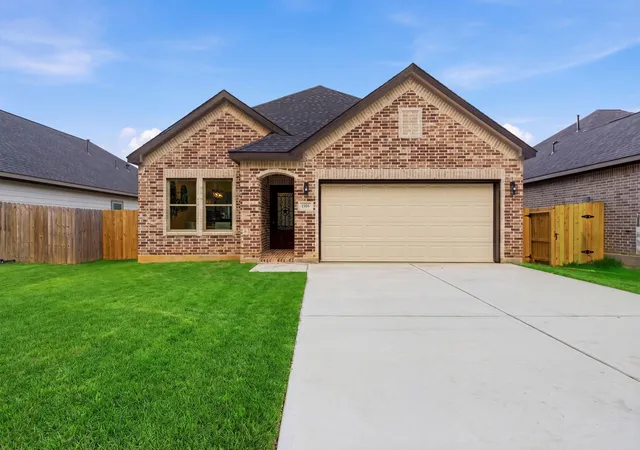 1st image of 1105 W Lyle St, Cleveland, TX 77327 | MLS# 67041216