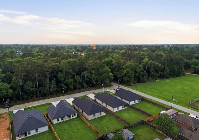 35th image of 1105 W Lyle St, Cleveland, TX 77327 | MLS# 67041216