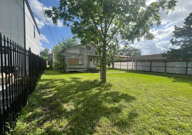 Photo 3 of Land for sale at 1210 Lindale St, Houston, TX 77022 | MLS# 86013218 | Listing updated on 2026-07-16